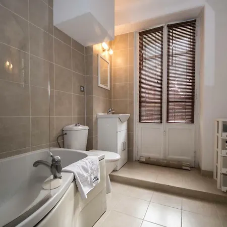 Διαμέρισμα Lutetia - Year *