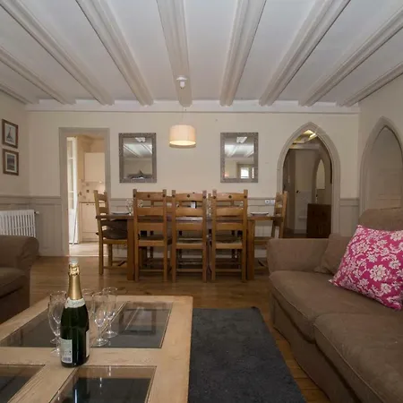 Lutetia - Year Σαμονί