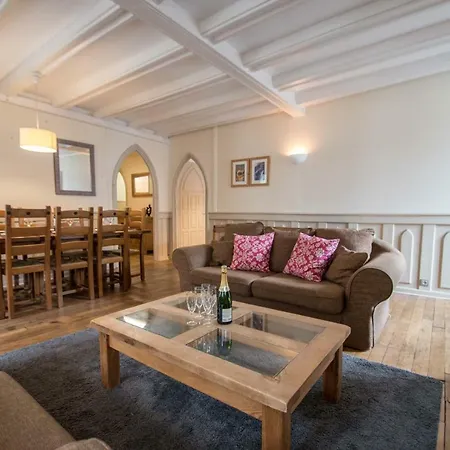 Apartment Lutetia - Year *