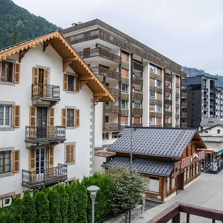 Lutetia - Year * Σαμονί