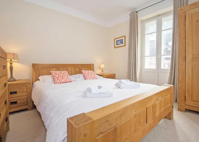 Lutetia - Year Daire